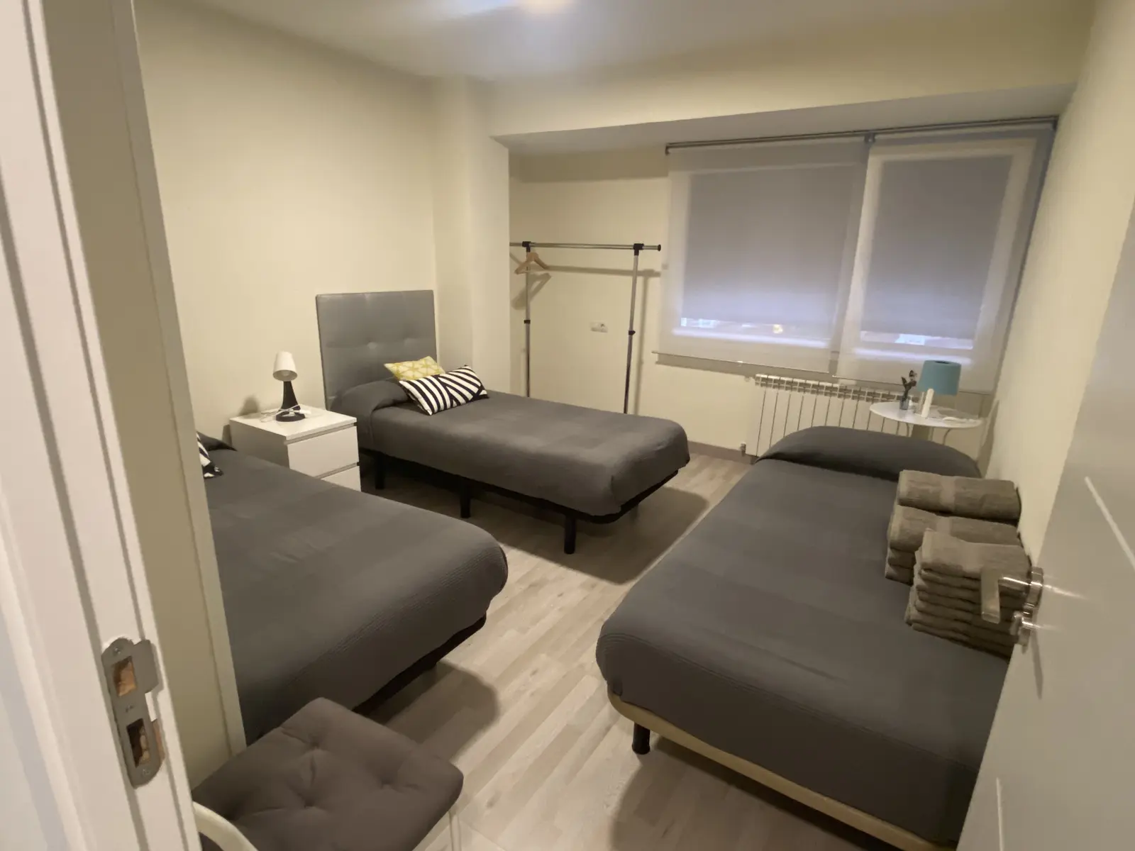 Dormitorio con camas individuales de los pisos 1 y 2