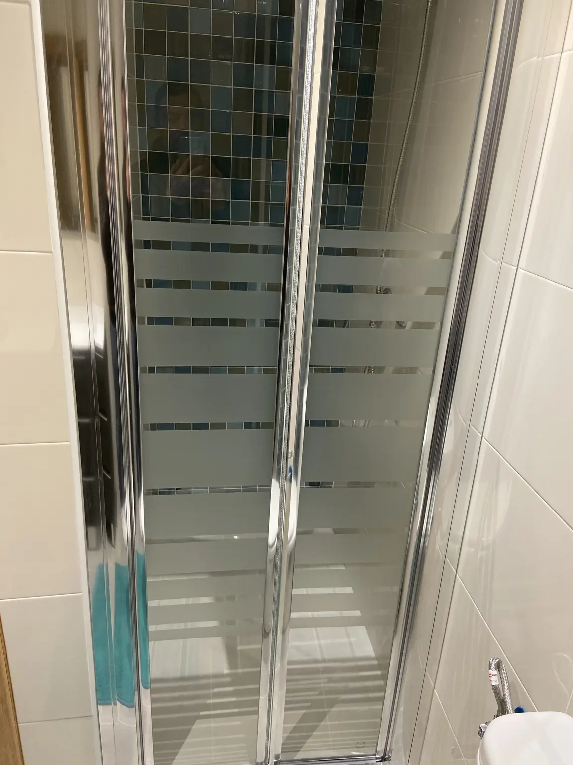 Ducha con mampara del piso 3