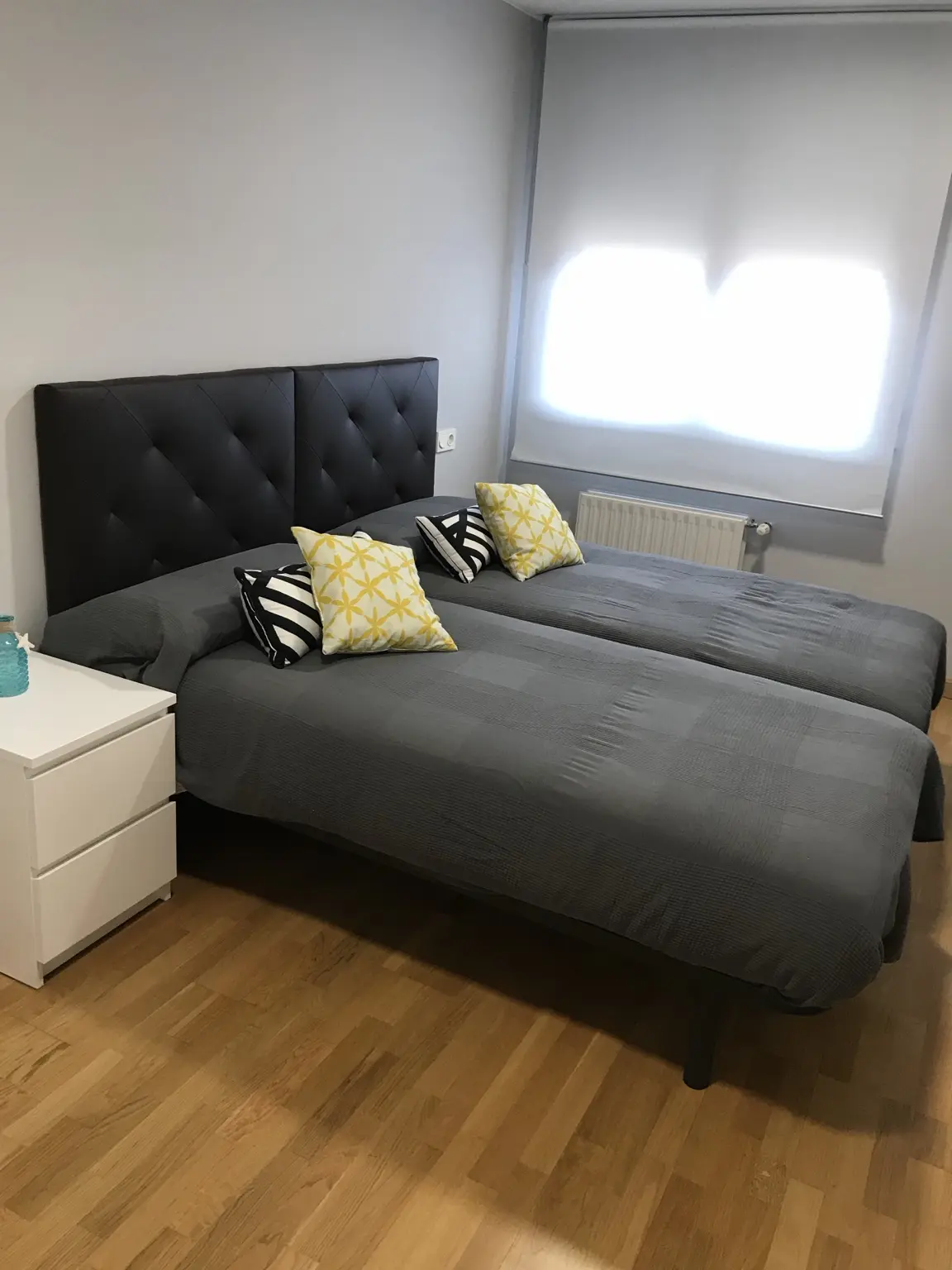 Dormitorio con dos camas del piso 1 de Oviedo