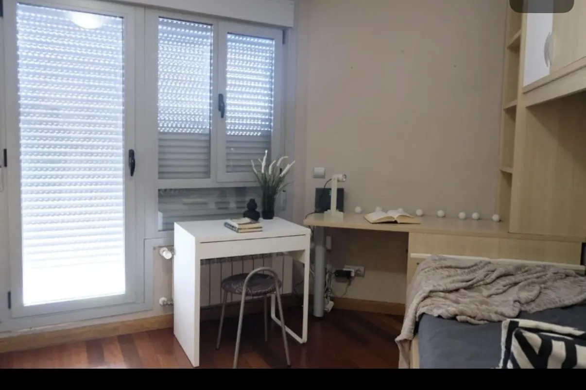 Dormitorio individual del ático piso 2 de Oviedo